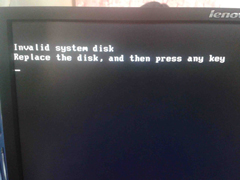 电脑开机出现蓝屏提示Invalid system disk怎么办？